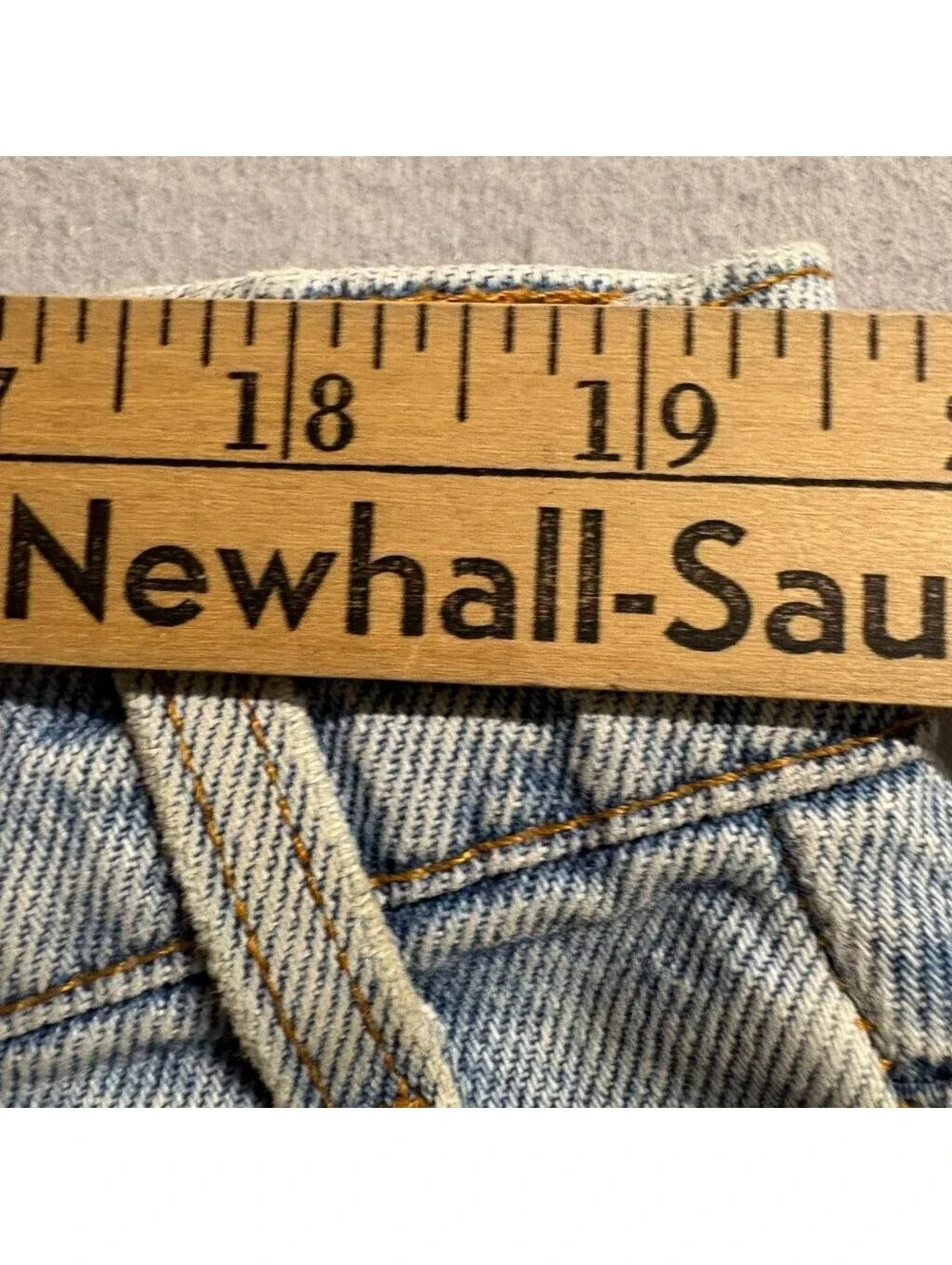 Vintage Levis 550 Denim Shorts Mens 40 Blue Light Wash Relaxed Fit Made in USA